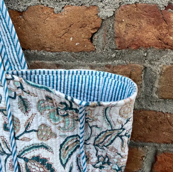 Handcrafted quilted block printed reversible Tote Bag - Picture 4 of 4
